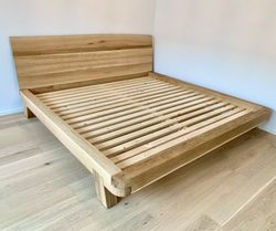 postel z dubových trámů 200x200