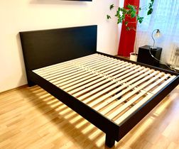postel masiv buk černohnědé moření 180x200